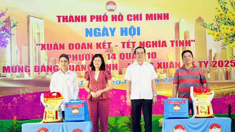 Ấm áp bữa cơm "Xuân đoàn kết - Tết nghĩa tình"