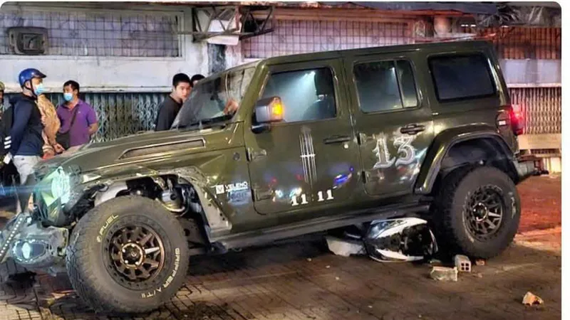 Camera hành trình ghi cảnh xe Jeep gây tai nạn ở Bình Tân