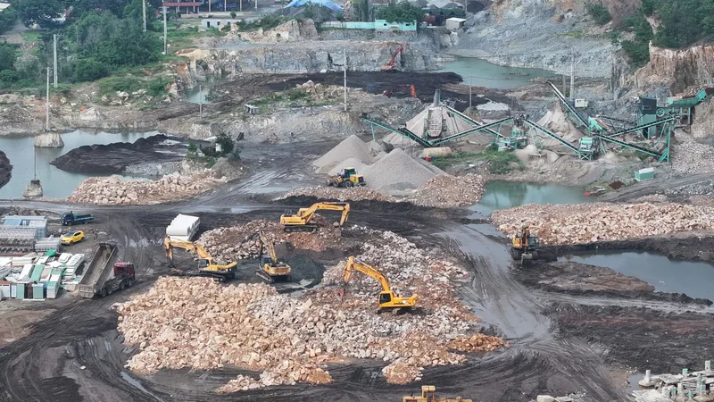 Khởi tố nhóm đối tượng khai thác khoáng sản trái phép tại dự án Shinhan