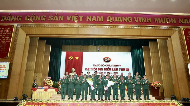 Thiếu tướng Trần Vinh Ngọc, Chính ủy Quân khu 7 được bầu giữ chức Bí thư Đảng ủy Quân khu