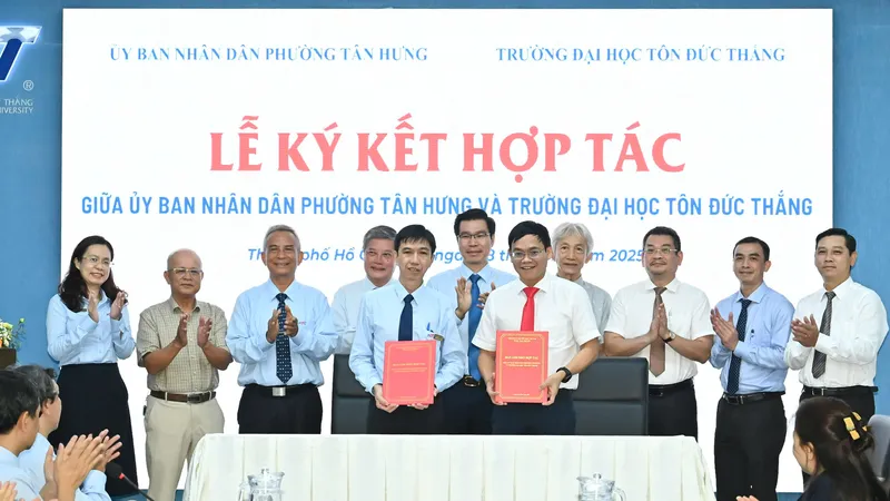 Trường học đồng hành cùng địa phương đẩy mạnh chuyển đổi số
