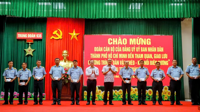 TPHCM tiếp sức những cánh bay bảo vệ bầu trời Tổ quốc 