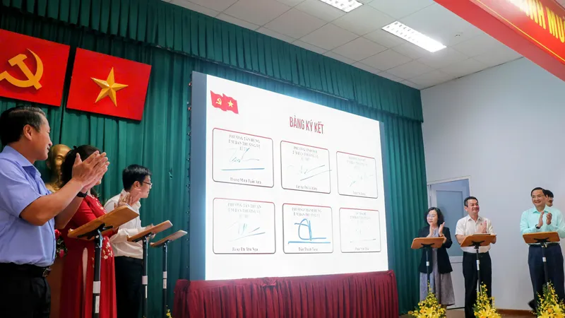 6 phường, xã thực hiện nghi thức ký kết