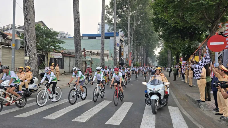 Công an TPHCM ra mắt Câu lạc bộ xe đạp chuyên nghiệp