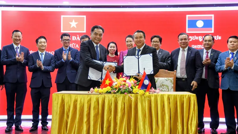 TPHCM và tỉnh Savannakhet ký Bản ghi nhớ hợp tác giai đoạn 2026-2030