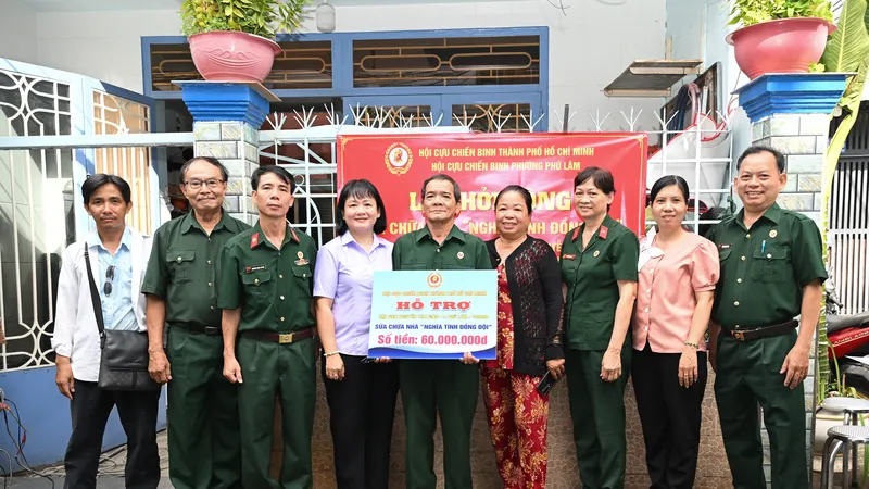 Sửa chữa nhà cho cựu chiến binh khó khăn ở phường Phú Lâm 