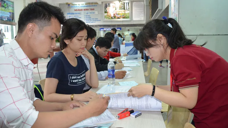 Mức điểm nhận hồ sơ xét tuyển của các trường rất chênh nhau