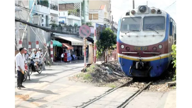 Thủ tướng: Lập lại trật tự hành lang đường bộ, đường sắt, không có vùng cấm