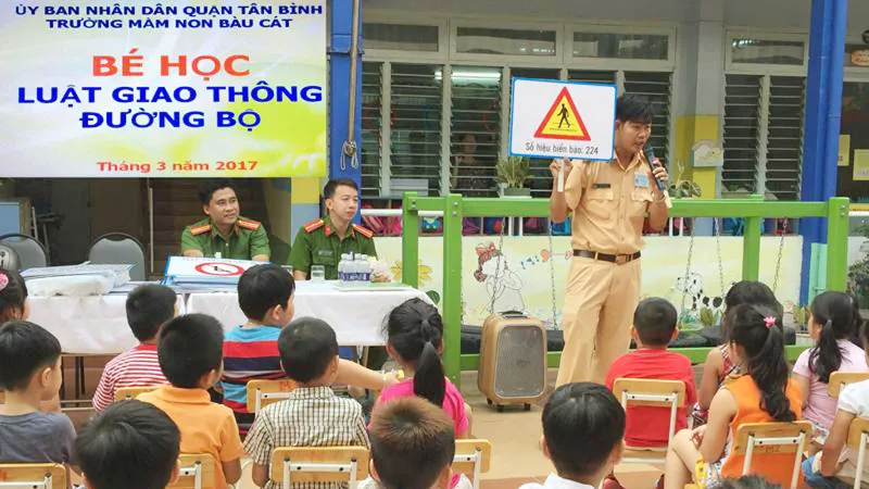 Chính phủ chỉ đạo dạy văn hóa giao thông từ mầm non