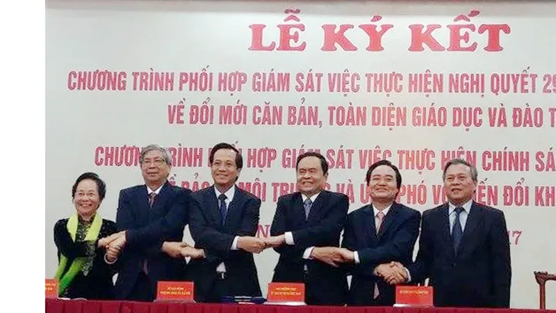 Chủ tịch Ủy ban TƯ MTTQ Việt Nam Trần Thanh Mẫn ký kết phối hợp giám sát với các bên