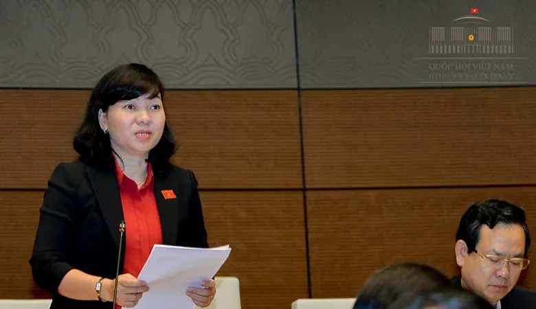 ĐB Trương Thị Bích Hạnh (Bình Dương) cho rằng, có sự khác biệt trong cách tính lương giữa nam và nữ từ 1-1-2018