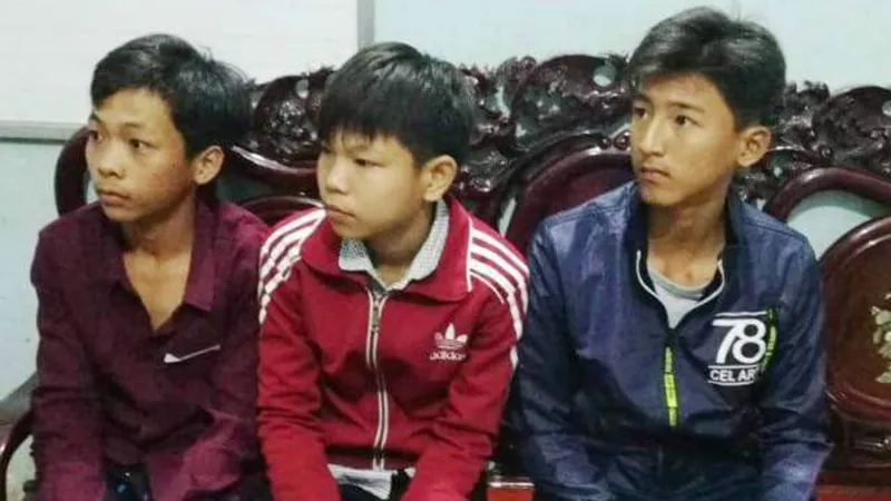 Bộ GD-ĐT tặng bằng khen học sinh nhặt được của rơi trả lại người bị mất