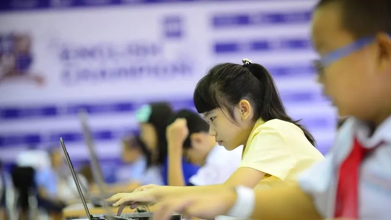 Học sinh dự thi tiếng Anh