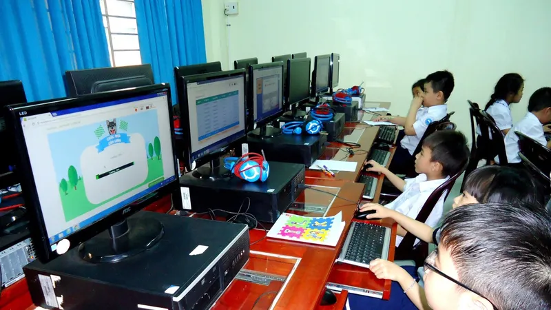 Học sinh thi giải toán qua mạng