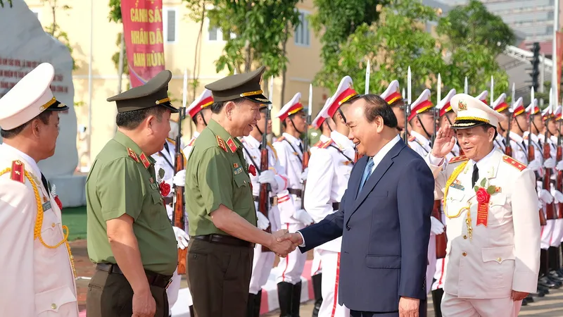 Thủ tướng: Gìn giữ hình ảnh đẹp của người chiến sĩ công an nhân dân