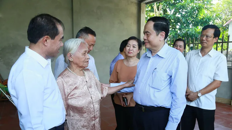 Chủ tịch Ủy ban TƯ MTTQ Việt Nam Trần Thanh Mẫn thăm đối tượng chính sách ở Tuyên Quang
