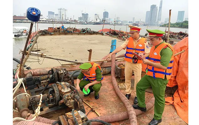 Đề nghị báo chí chủ động cung cấp thông tin khai thác cát, sỏi trái phép cho công an