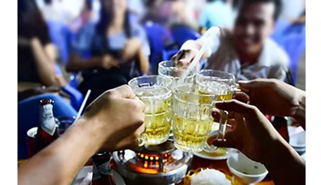 Cần có quy định nghiêm cấm hành vi ép người khác uống rượu bia