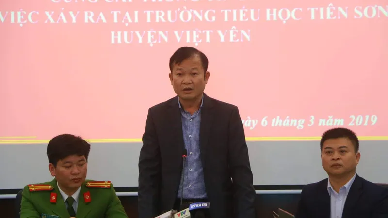 Quang cảnh họp báo ngày 6-3