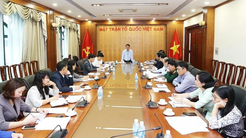Ông Hầu A Lềnh, Phó Chủ tịch - Tổng Thư ký Ủy ban Trung ương MTTQ Việt Nam chủ trì cuộc họp về tuyển chọn Sách vàng sáng tạo 2019
