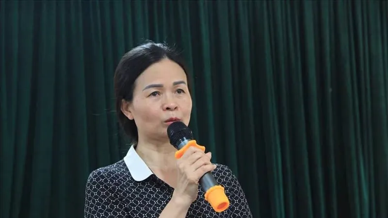 Hiệu trưởng trường THCS Trần Phú trả lời báo chí