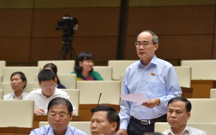 Bí thư Thành ủy TPHCM Nguyễn Thiện Nhân phát biểu tại Quốc hội sáng 31-5. Ảnh: VIẾT CHUNG