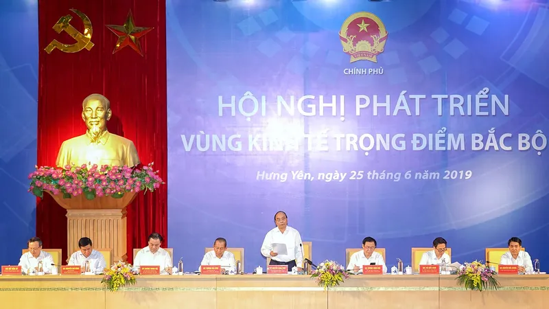  Thủ tướng Nguyễn Xuân Phúc Hội nghị ngày 25-6. Ảnh: VGP