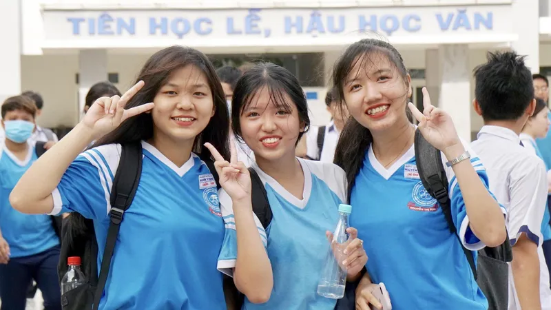 Thí sinh thở phào vì đề thi tiếng Anh dễ