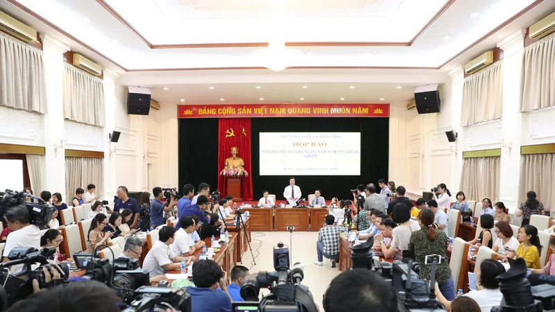  Bộ GD-ĐT họp báo chiều 27-6