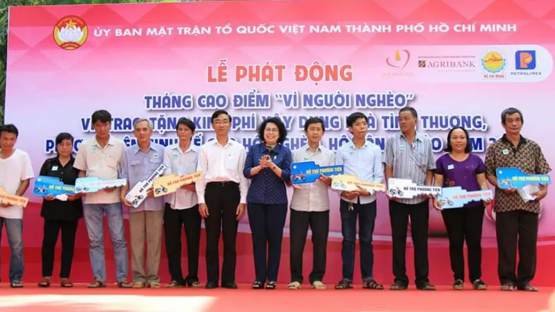 Cả nước chung tay vì người nghèo ​