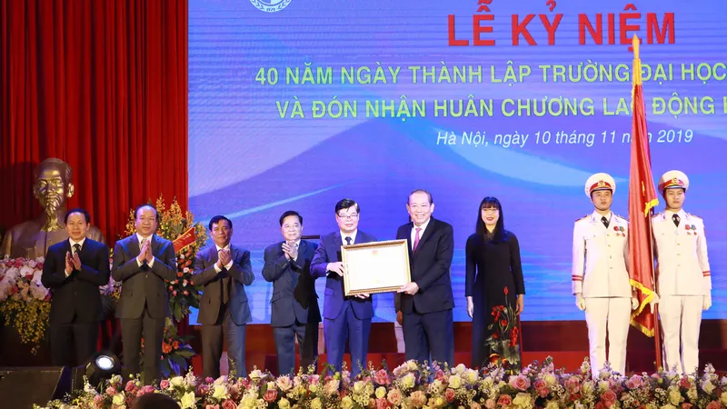 Trường Đại học Luật Hà Nội đón nhận Huân chương Lao động hạng Nhất lần thứ 2