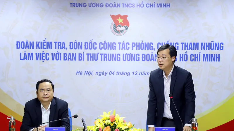 Quang cảnh buổi làm việc ngày 4-12