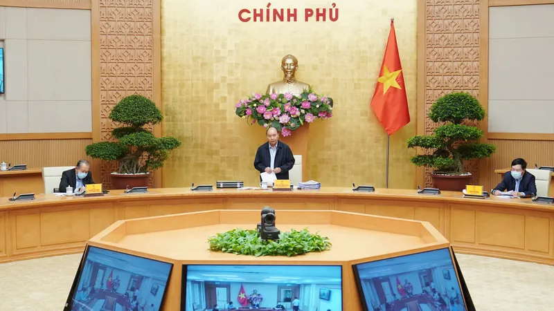 Thủ tướng Nguyễn Xuân Phúc chủ trì cuộc họp Thường trực Chính phủ chiều 30-3. Ảnh: VIẾT CHUNG
