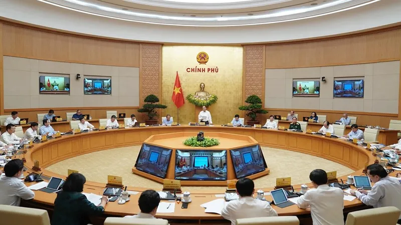Thủ tướng Nguyễn Xuân Phúc chủ trì họp Chính phủ thường kỳ tháng 7. Ảnh: QUANG PHÚC