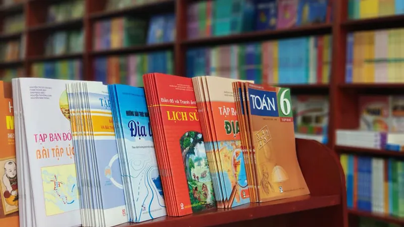 Sách giáo khoa được cung ứng tới tay học sinh