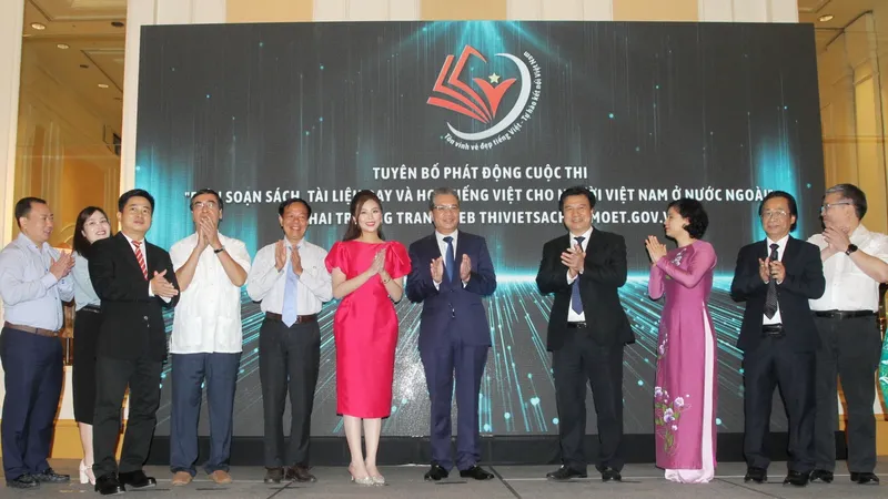 Lễ phát động thi biên soạn sách, tài liệu dạy và học tiếng Việt cho người Việt Nam ở nước ngoài ngày 16-9