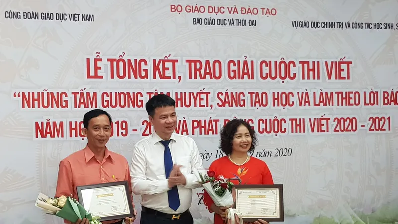 Trao giải cho tập thể, cá nhân có tác phẩm xuất sắc