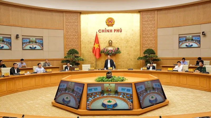 Thủ tướng Nguyễn Xuân Phúc chủ trì cuộc họp của Thường trực Chính phủ về vấn đề lũ lụt ở miền Trung