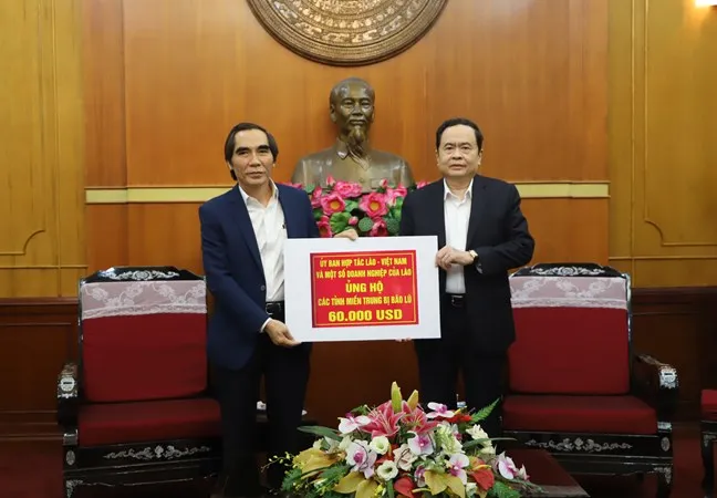 Ủy ban hợp tác Lào - Việt ủng hộ đồng bào miền Trung