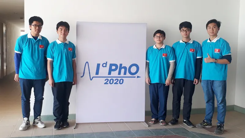 Cả 5 học sinh Việt Nam đều đoạt huy chương tại Olympic Vật lý Quốc tế 2020 ​ ​