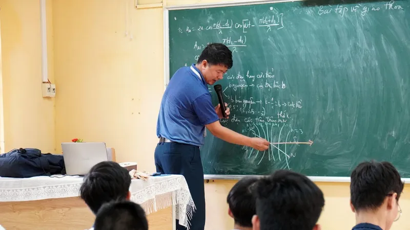 Học sinh lớp 12 sẽ thi tốt nghiệp THPT vào tháng 7