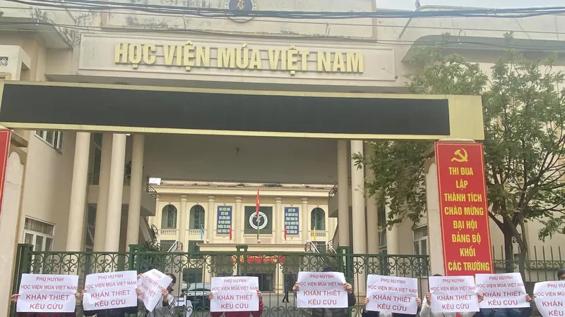 Phụ huynh, học sinh “kêu cứu” trong thời gian dài 