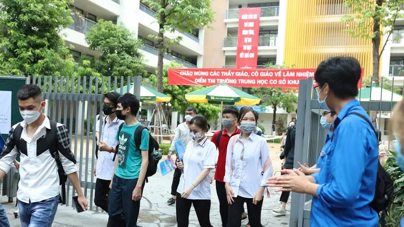 Thí sinh dự thi đợt 1 kỳ thi tốt nghiệp THPT 2021. Ảnh: QUANG PHÚC