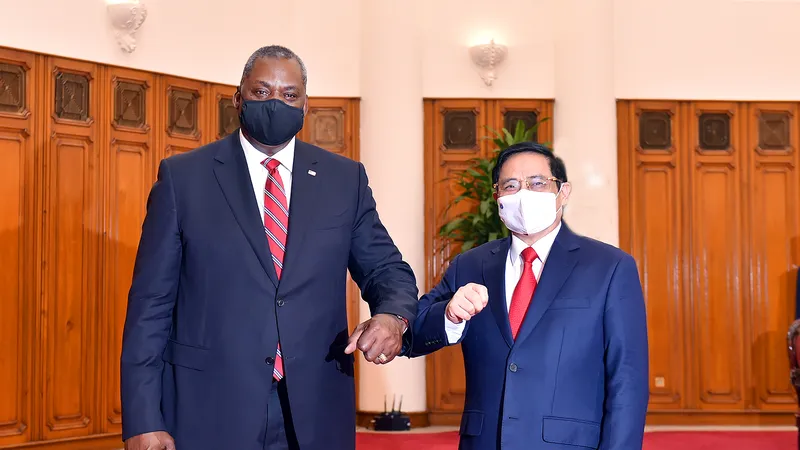 Thủ tướng Phạm Minh Chính tiếp Bộ trưởng Quốc phòng Hoa Kỳ Lloyd Austin. Ảnh: VIẾT CHUNG