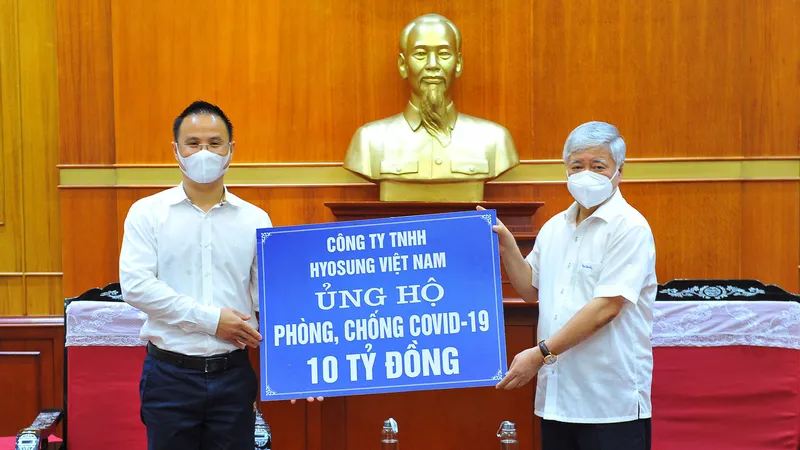 Nhiều tổ chức, cá nhân ủng hộ phòng chống dịch Covid-19
