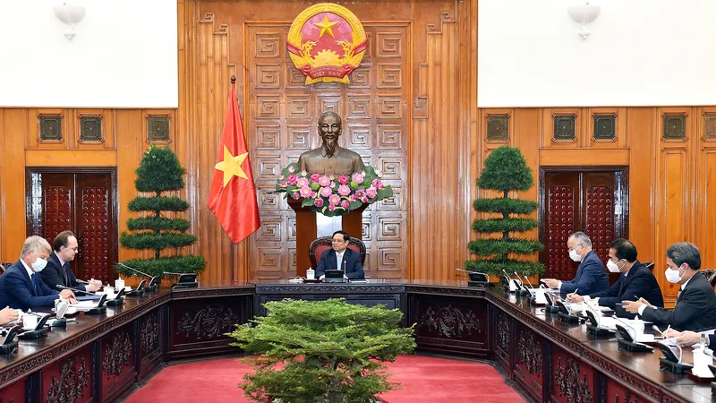 Thủ tướng Phạm Minh Chính tiếp Đại sứ Liên bang Nga tại Việt Nam Bezdetko tới chào xã giao. Ảnh: VIẾT CHUNG