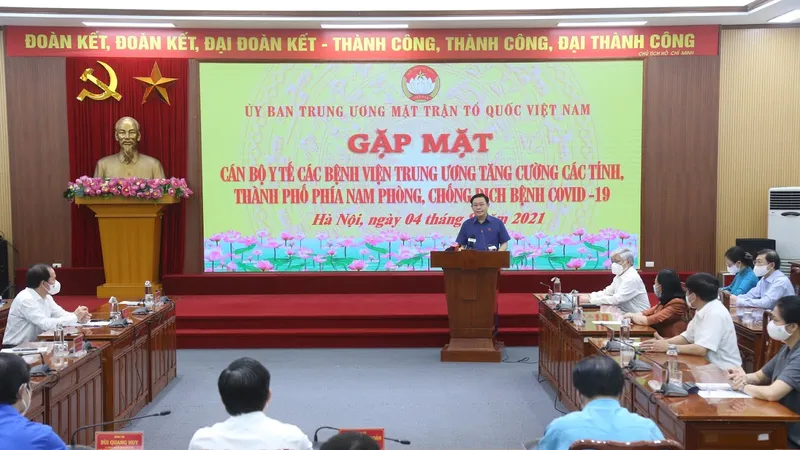 Cuộc gặp mặt y, bác sĩ và nhân viên bệnh viện Trung ương tăng cường tới các tỉnh phía Nam điều trị bệnh nhân Covid-19