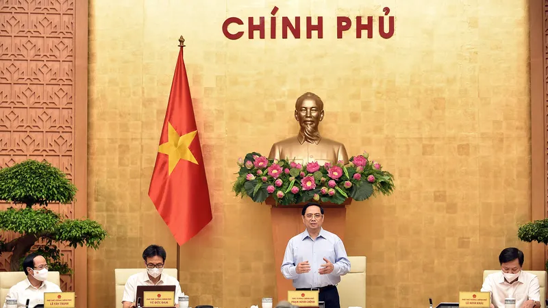 Thủ tướng chủ trì cuộc họp về phòng chống Covid-19. Ảnh: VIẾT CHUNG