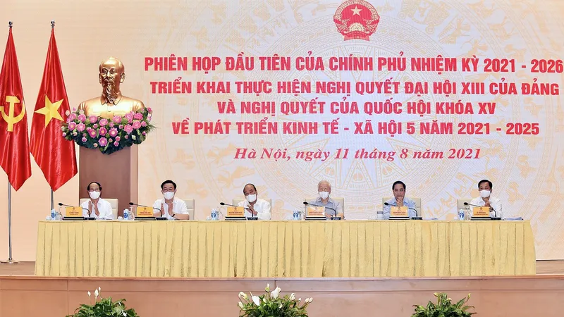 Tổng Bí thư Nguyễn Phú Trọng và các đồng chí lãnh đạo dự phiên họp toàn thể đầu tiên của Chính phủ khóa XV nhiệm kỳ 2021-2026. Ảnh: VIẾT CHUNG