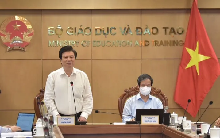Thứ trưởng Bộ GD-ĐT Nguyễn Hữu Độ phát biểu khai mạc hội nghị. -học sinh khối tiểu học